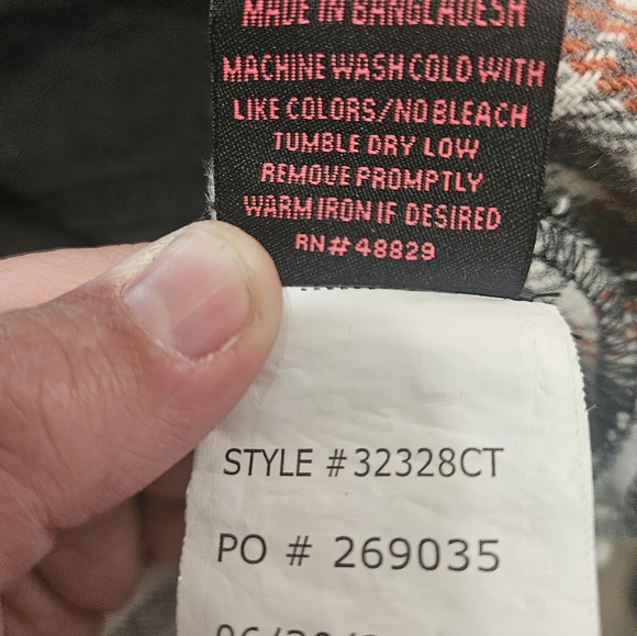 NYC black denim jacket with flannel bottom size 14/16 girls. - Picture 9 of 9